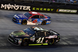 Kurt Busch, Stewart-Haas Racing Ford, Trevor Bayne, Roush Fenway Racing Ford