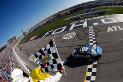Zielflagge für Jimmie Johnson, Hendrick Motorsports Chevrolet