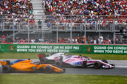 Sergio Perez, Force India VJM11, battles with Kevin Magnussen, Haas F1 Team VF-18, and Fernando Alon