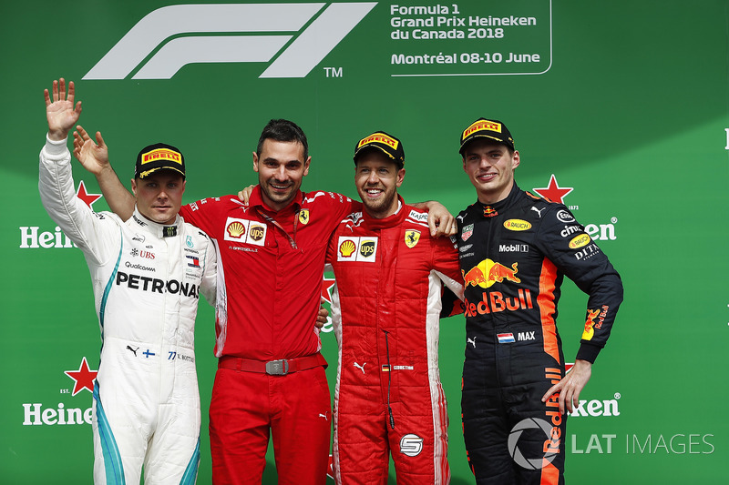 Святкування Себастьяна Феттеля, Ferrari, на подіумі з Валттері Боттасом, Mercedes AMG F1 та Максом Ферстаппеном, Red Bull