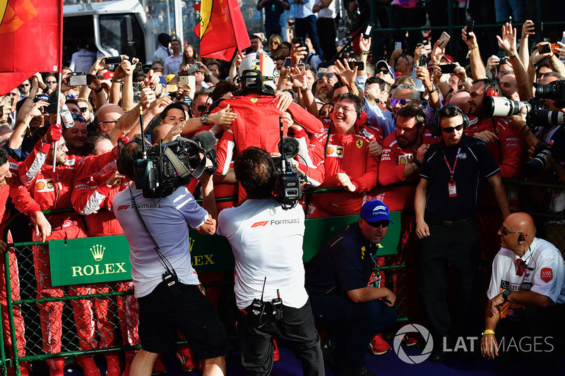 Yarış galibi Sebastian Vettel, Ferrari, parc ferme