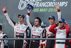 Podium: race winners #8 Toyota Gazoo Racing Toyota TS050: Sébastien Buemi, Kazuki Nakajima, Fernando Alonso