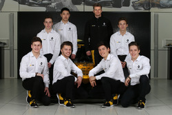 Arthur Rougier, Sun Yue Yang, Christian Lundgaard, Max Fewtrell, Jack Aitken, Victor Martins, Sacha Fenestraz con Nico Hülkenberg, Renault Sport F1 Team