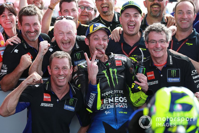 Друге місце Валентино Россі, Yamaha Factory Racing