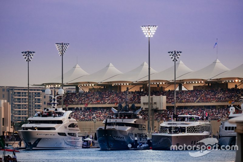 Atmosphere during the race