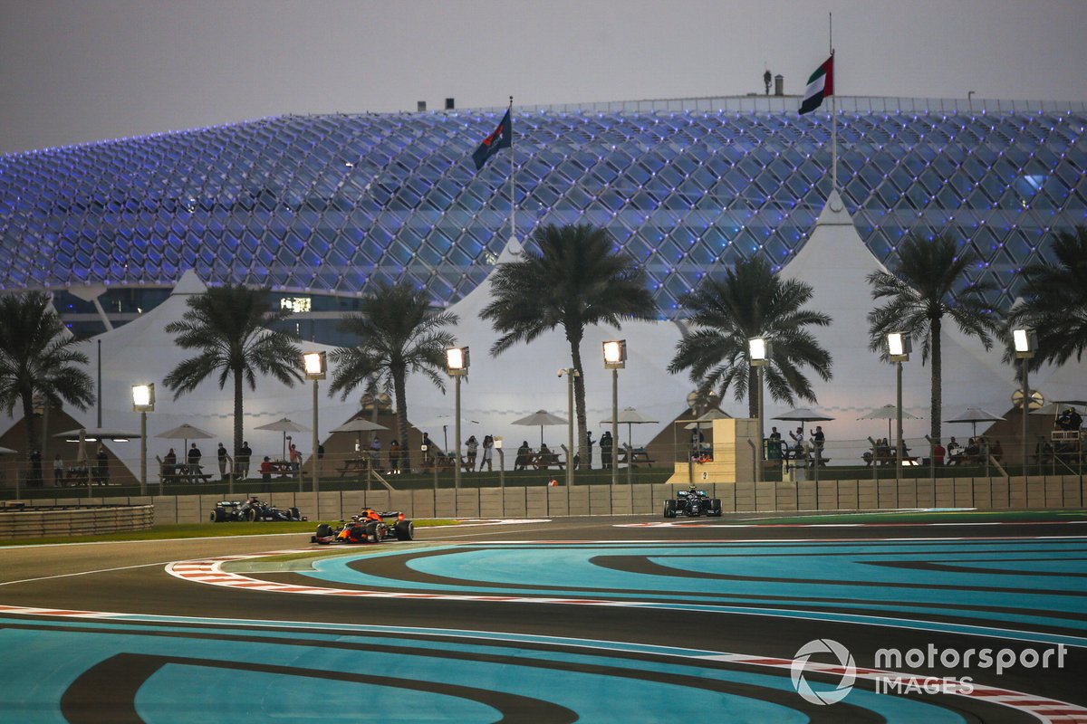Max Verstappen, Red Bull Racing RB16, Valtteri Bottas, Mercedes F1 W11, and Lewis Hamilton, Mercedes F1 W11