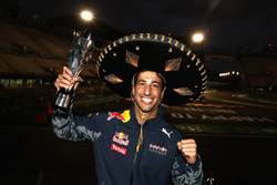 Daniel Ricciardo, Red Bull Racing, viert zijn derde plaats in Mexico