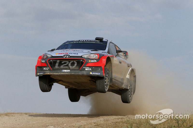 Neuville vliegt