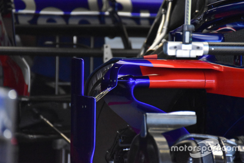 Scuderia Toro Rosso STR13 sidepods