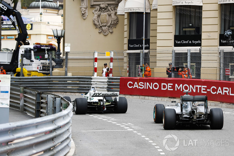 Aksi Keke Rosberg dan Nico Rosberg melibas jalanan Kota Monako