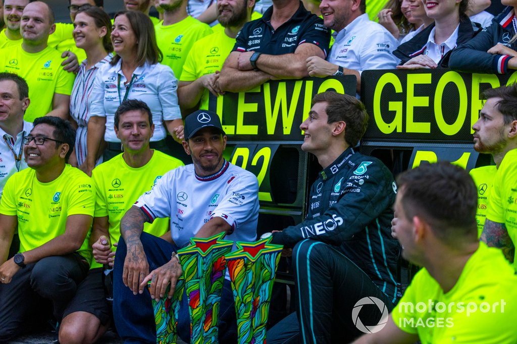 George Russell, Mercedes AMG, 1st position, Lewis Hamilton, Mercedes AMG, 2nd position, the Mercedes team celebrate victory after the race