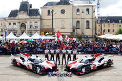 Команда Toyota Gazoo Racing: Майк Конвей, Камуи Кобаяши, Хосе Мария Лопес (№7); Себастьен Буэми, Казуки Накаджима, Фернандо Алонсо (№8), Toyota TS050
