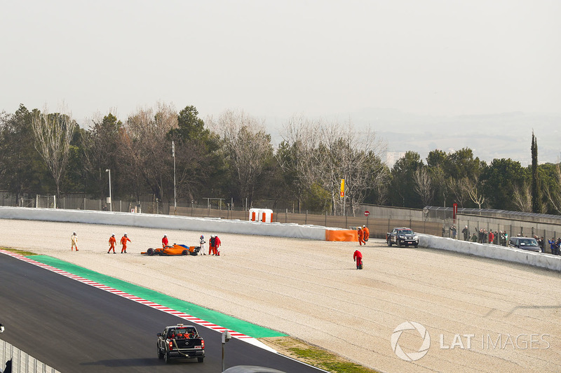 После аварии: Фернандо Алонсо, McLaren MCL33