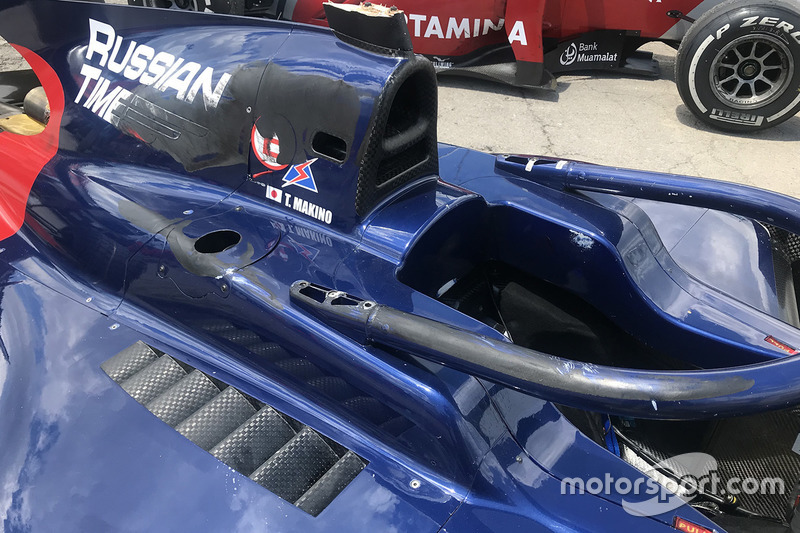 Bekas ban pada mobil milik Tadasuke Makino, RUSSIAN TIME