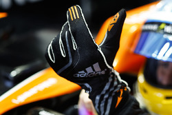 Fernando Alonso, McLaren, pulls on his gloves