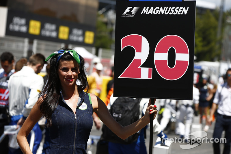 Grid Girl for Kevin Magnussen, Haas F1 Team