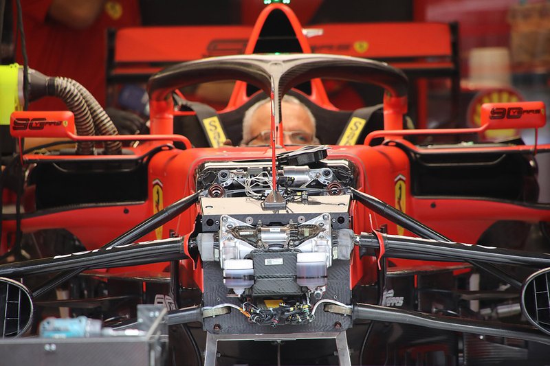 Ferrari SF90, detalle de la suspensión delantera