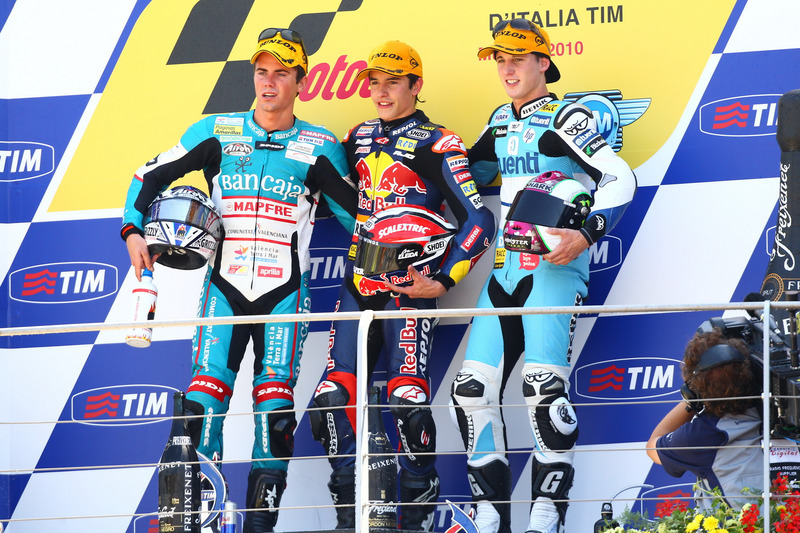 Podio: 1º Marc Márquez, 2º Nicolás Terol, 3º Pol Espargaró