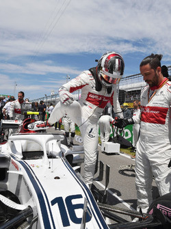 Charles Leclerc, Sauber C37 on the grid