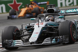 Lewis Hamilton, Mercedes AMG F1 W09, leads Stoffel Vandoorne, McLaren MCL33