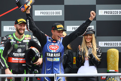 Podium: racewinnaar Michael van der Mark, Pata Yamaha
