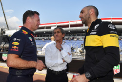Руководитель Red Bull Racing Кристиан Хорнер, советник Renault Sport F1 Team Ален Прост и управляющий директор команды Renault Sport F1 Сириль Абитбуль