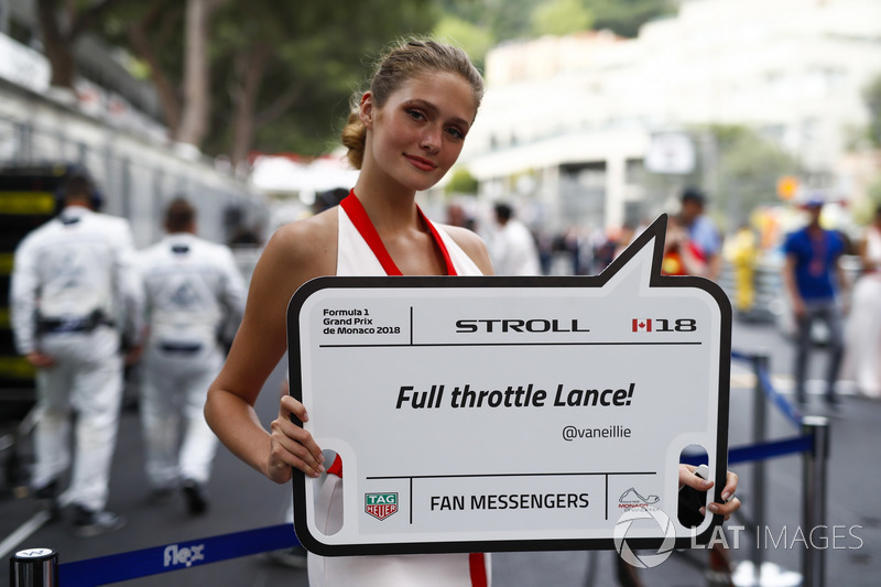 Una chica de la parrilla tiene un mensaje para Lance Stroll, Williams Racing