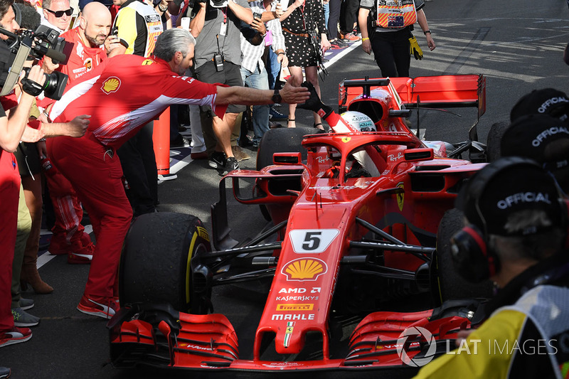 Yarış galibi Sebastian Vettel, Ferrari SF71H, parc ferme ve Maurizio Arrivabene, Ferrari Takımn Patronu