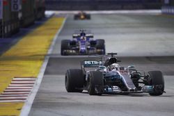 Lewis Hamilton, Mercedes AMG F1 W08, Pascal Wehrlein, Sauber C36
