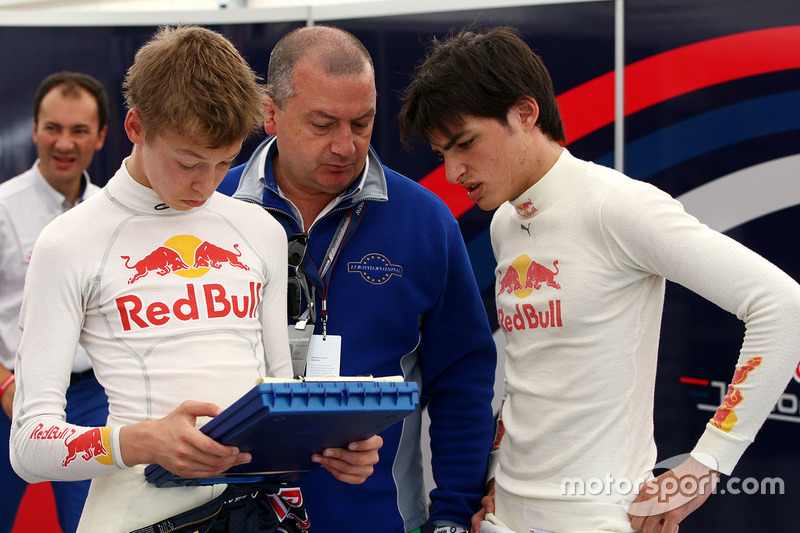 Daniil Kvyat y Carlos Sainz Jr.
