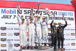 PC podium: winnaars #54 CORE autosport Oreca FLM09: Jon Bennett, Colin Braun, tweede plaats #8 Starw