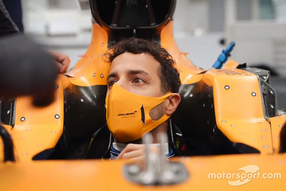 Daniel Ricciardo, fa il sedile sulla McLaren MCL35M e si nota il nuovo airbox