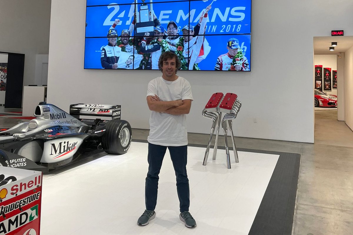 Fernando Alonso w siedzibie Motorsport Network