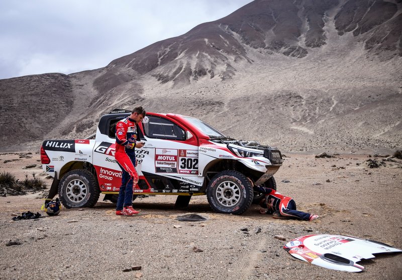 #302 Toyota Gazoo Racing Toyota Hilux: Жінель де Вільєр, Дірк фон Цітцевітц