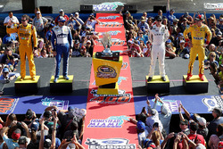 Contendientes de Chase Kyle Busch, Joe Gibbs Racing Toyota, Jimmie Johnson, Hendrick Motorsports Chevrolet, Carl Edwards, Joe Gibbs Racing Toyota, Joey Logano, Team Penske Ford