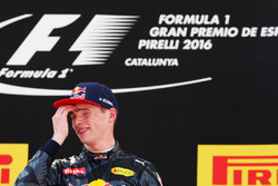 Ganador, Max Verstappen, Red Bull Racing celebra en el podium