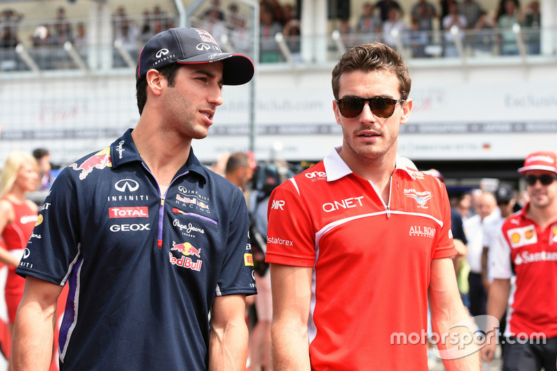Daniel Ricciardo, Red Bull Racing et Jules Bianchi, Marussia F1 Team lors de la parade des pilotes