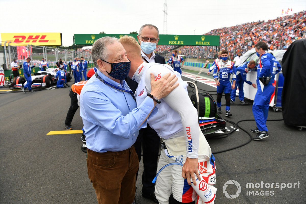 Jean Todt, President, FIA, Nikita Mazepin, Haas F1, and Stefano Domenicali, CEO, Formula 1, on the grid