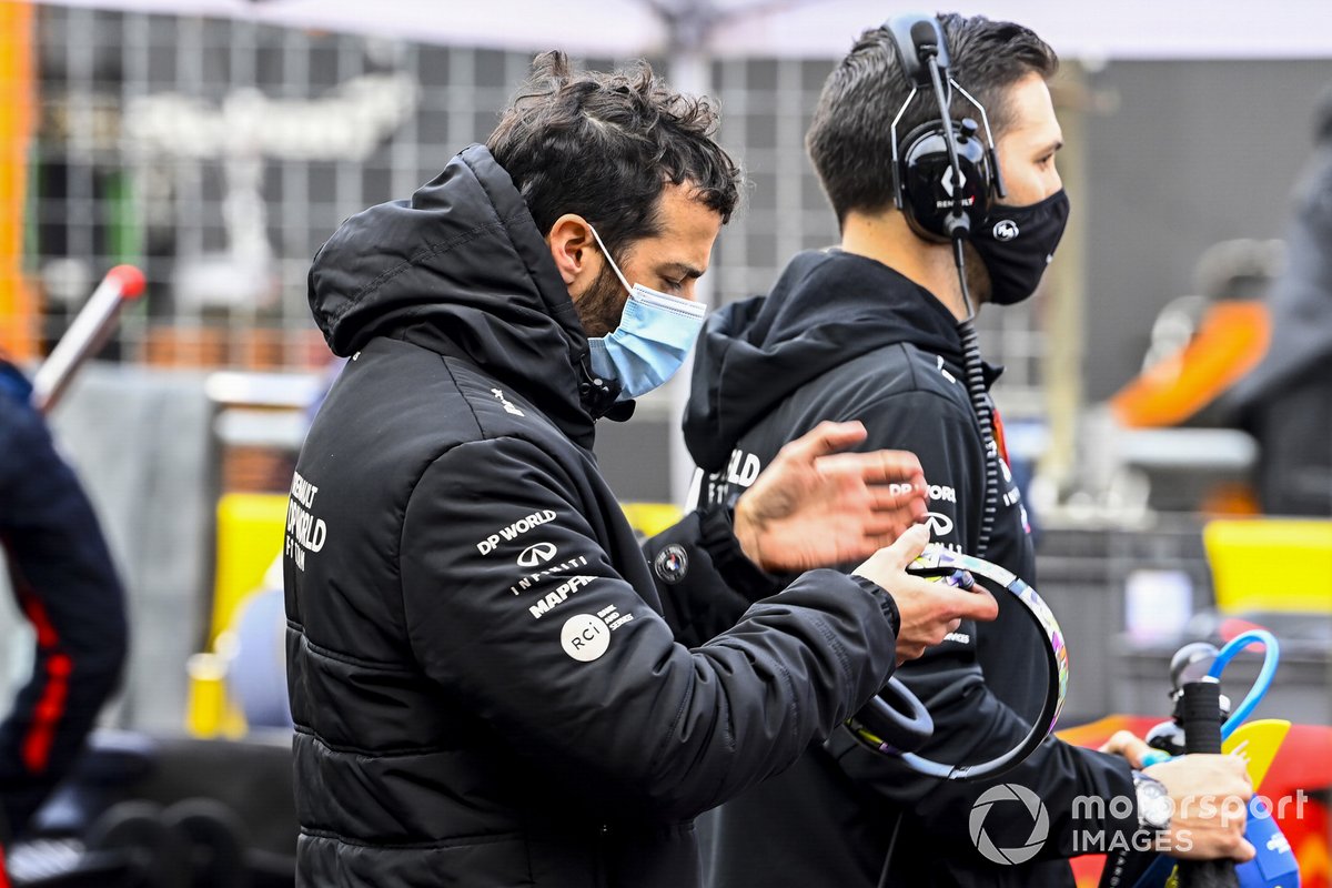 Daniel Ricciardo, Renault F1, on the grid