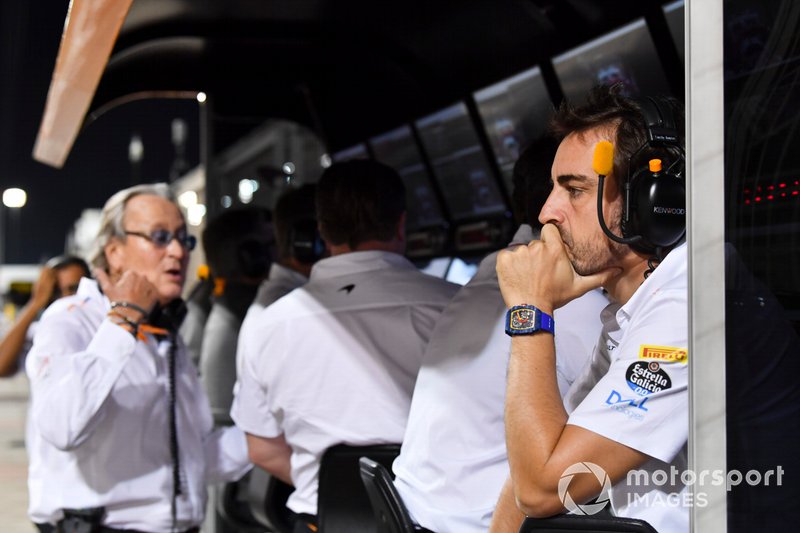 Фернандо Алонсо на капитанском мостике McLaren