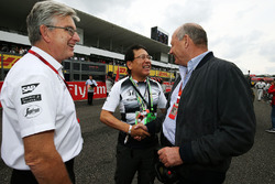 Ron Dennis, McLaren, elnök, Tetsuya Shoji, elnök-vezérigazgató, NTT Communications Corporation