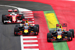 Max Verstappen, Red Bull Racing RB12 vor Daniel Ricciardo, Red Bull Racing RB12