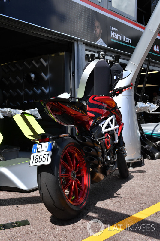 La MV Agusta di Lewis Hamilton, Mercedes-AMG F1