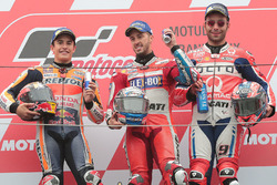 Podium: ganador, Andrea Dovizioso, Ducati Team, segundo, Marc Marquez, Repsol Honda Team, tercero, D
