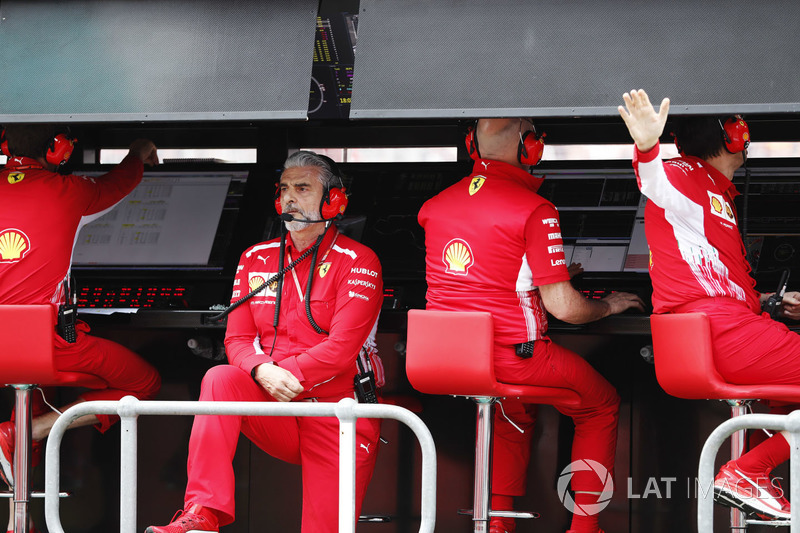 Maurizio Arrivabene, Team Principal, Ferrari, al muretto box