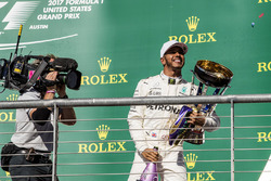 Podyum: Usain Bolt ve yarış galibi Lewis Hamilton, Mercedes AMG F1, 2. Sebastian Vettel, Ferrari, James Allison, Mercedes AMG F1 Teknik Direkötrü ve 3. Kimi Raikkonen, Ferrari