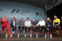 Керівник Ferrari Мауріціо Аррівабене, керівник Sauber Моніша Кальтенборн, керівник Haas F1 Team Гюнт
