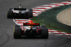 Romain Grosjean, Haas F1 Team VF-17; Max Verstappen, Red Bull Racing RB13