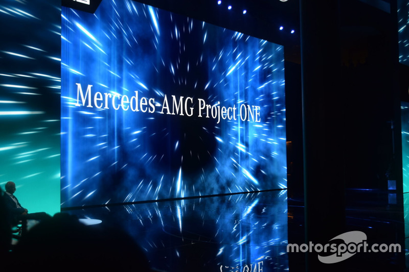 Презентація Mercedes-AMG Project One