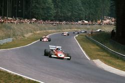 Jacky Ickx, Ferrari 312B2, vor Ronnie Peterson, March 721G Ford; Clay Regazzoni, Ferrari 312B2; Emer